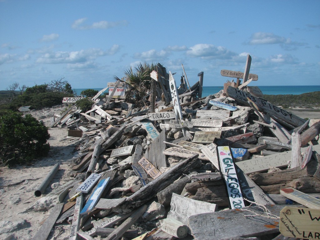 Momentos left by previous cruisers at Exuma Park
